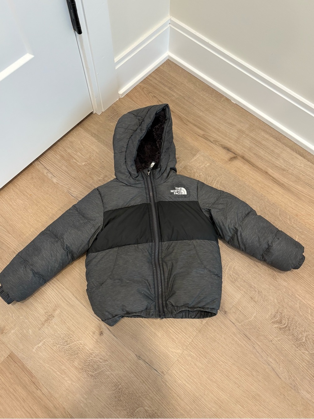 The North Face Kids' Gray & Black Puffer Jacket with Hood Size 3T